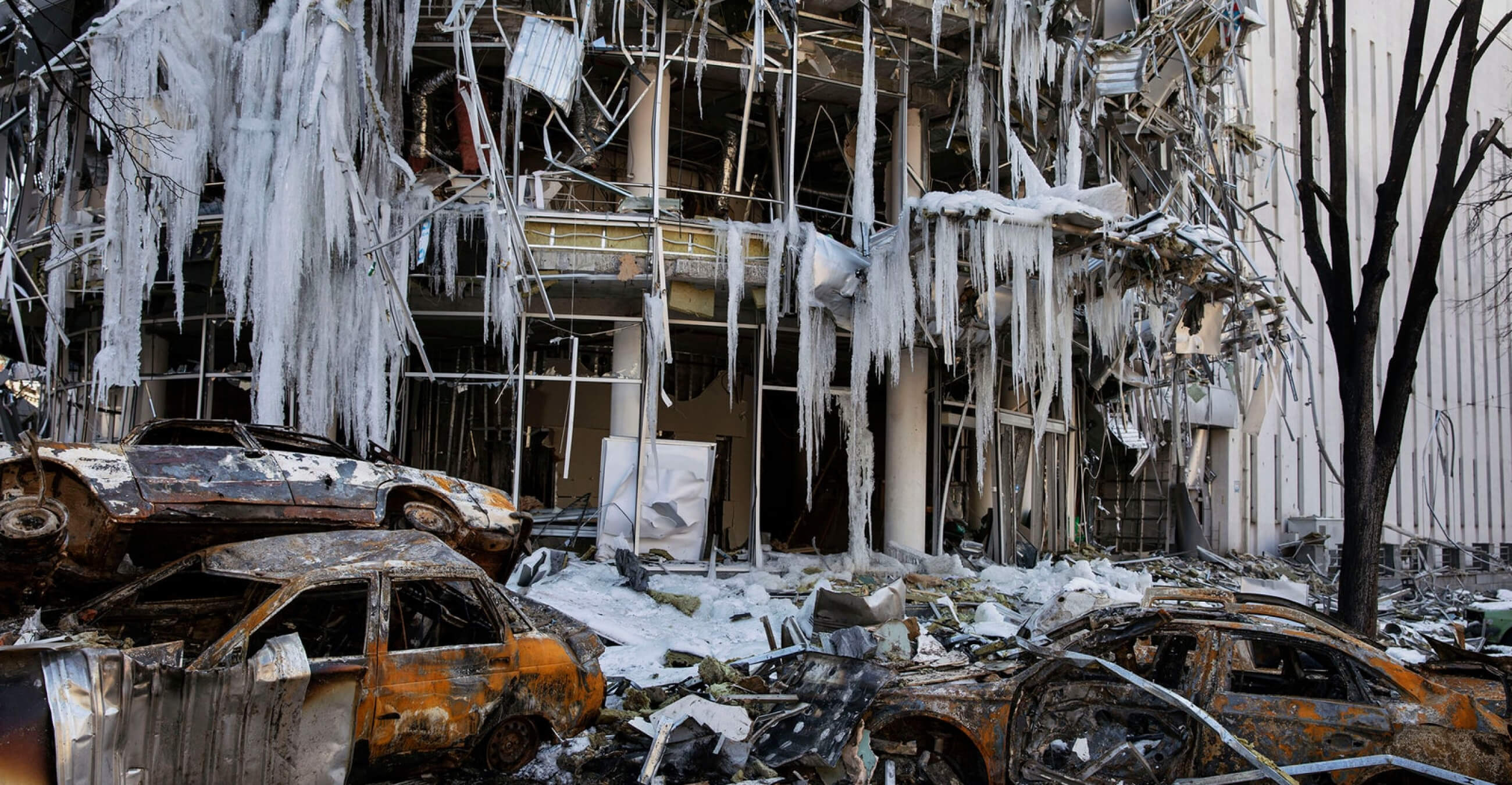 Intersection of Svobody and Myronosytska streets BC "Parallel"