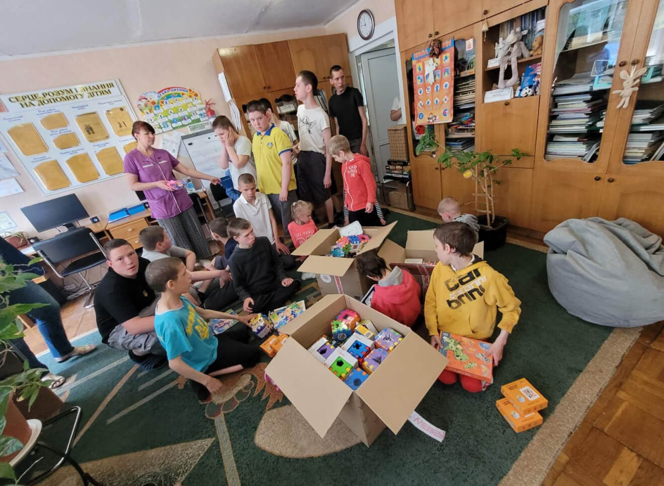 Humanitarian aid - Photo 3