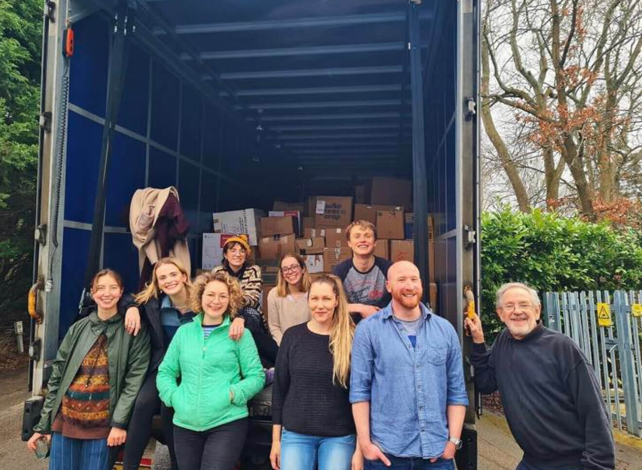 Humanitarian aid - Photo 1